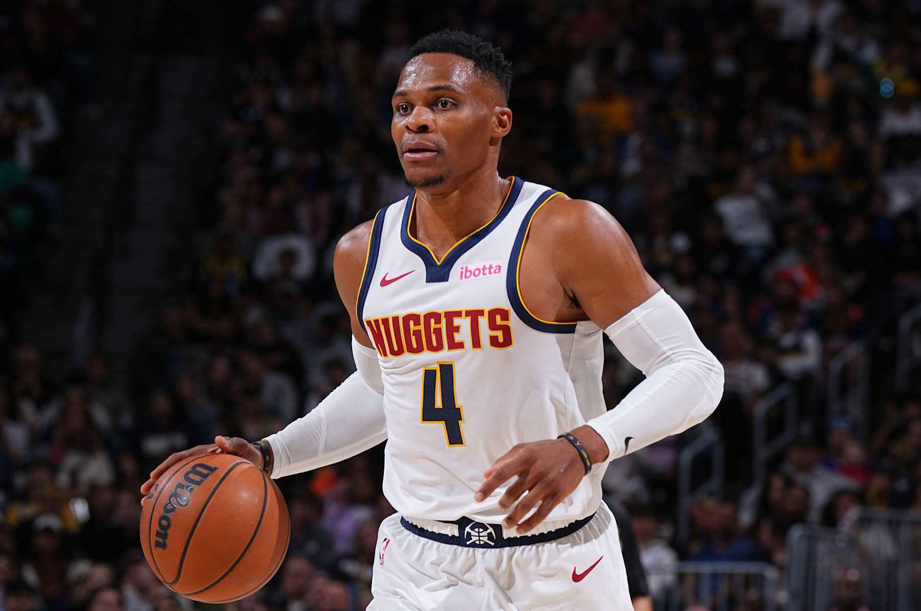 电台里响起 电台里响起